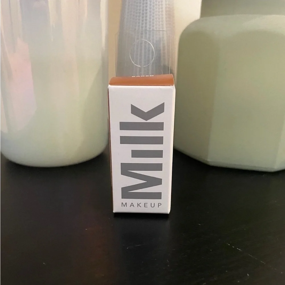 Milk Makeup- Matte bronzer stick​​​​​